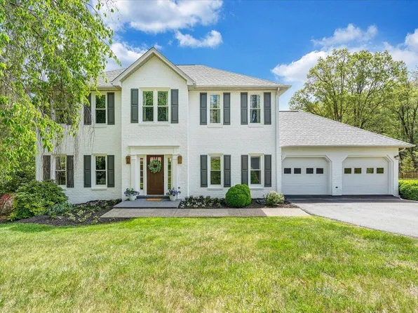2932 W Club Dr, Salem, VA 24153