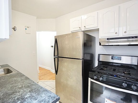 3rd image of 2224 Amsterdam Ave #A43