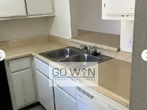 3rd image of 2801 E Marconi Ave