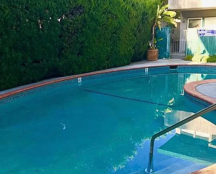1428 Havenhurst Dr #16 — Photo 1