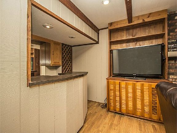 5th image of 714 Mohican Way
