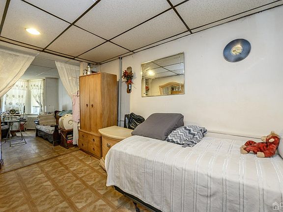 5th image of 481 Mercer St