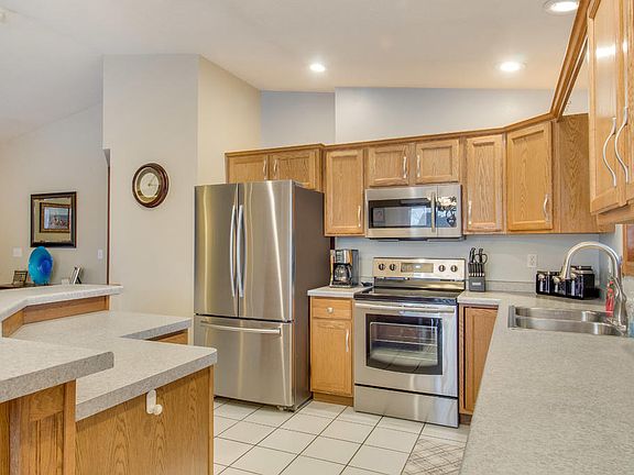 2nd image of 128 Scenic Ct