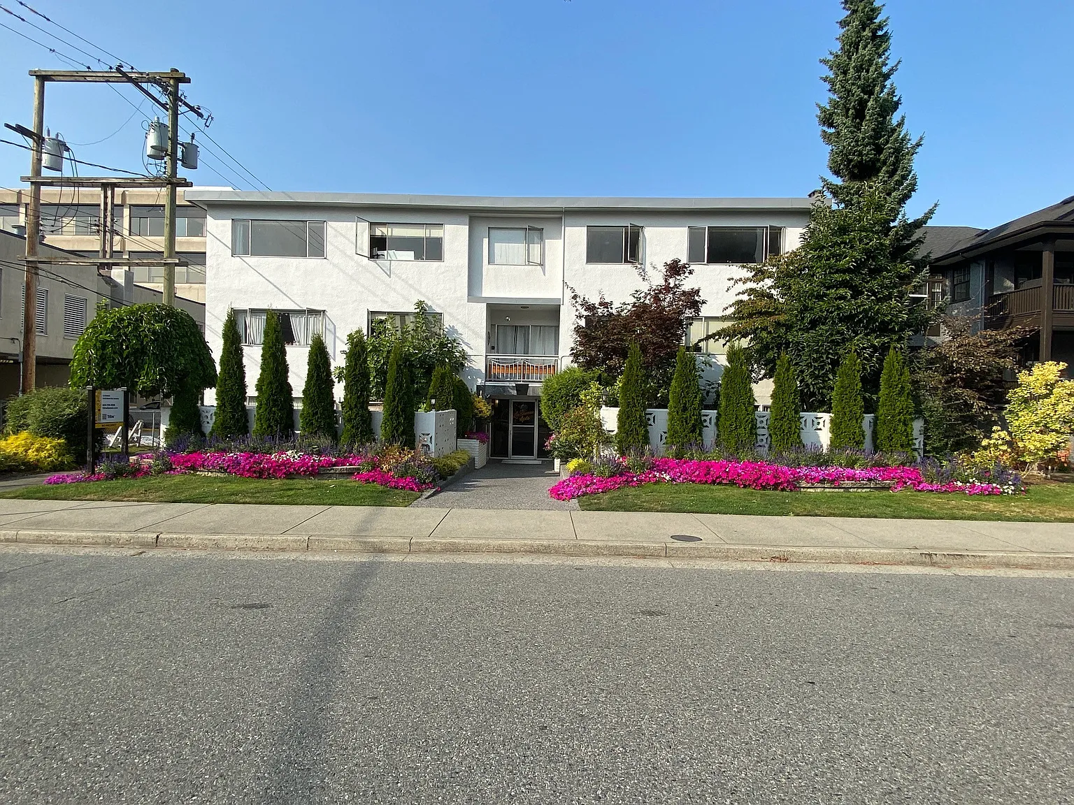 La Sherrie Apts — Photo 1