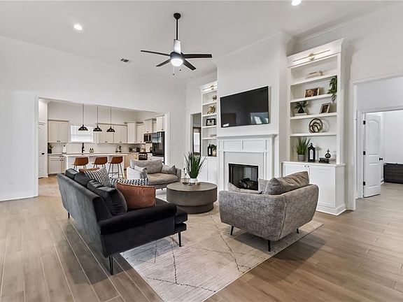 3rd image of 147 Cypresswood Dr