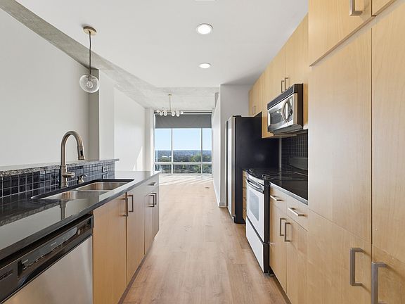 4th image of 943 Peachtree St NE #12170
