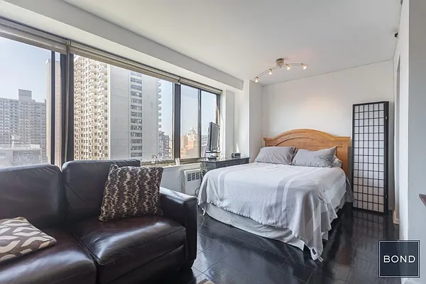 Rented by Bond New York | media 8