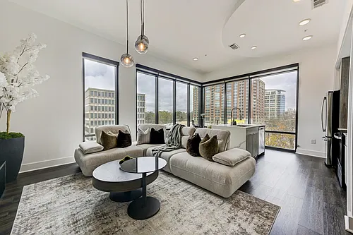 1075 Peachtree Walk NE #ID1501472P Photo 1