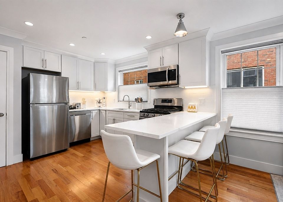 1st image of 652 Hyde Park Ave #2R