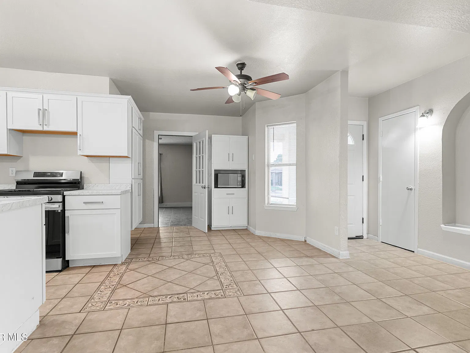 3 bed, 2.0 bath, 1088 sqft, $1,625 — Photo 4
