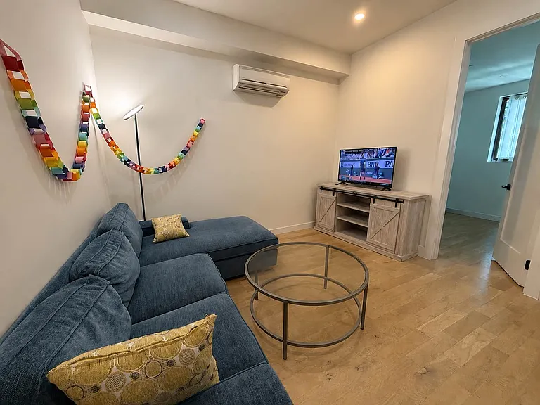 141 Montrose Ave #3C — Photo 5