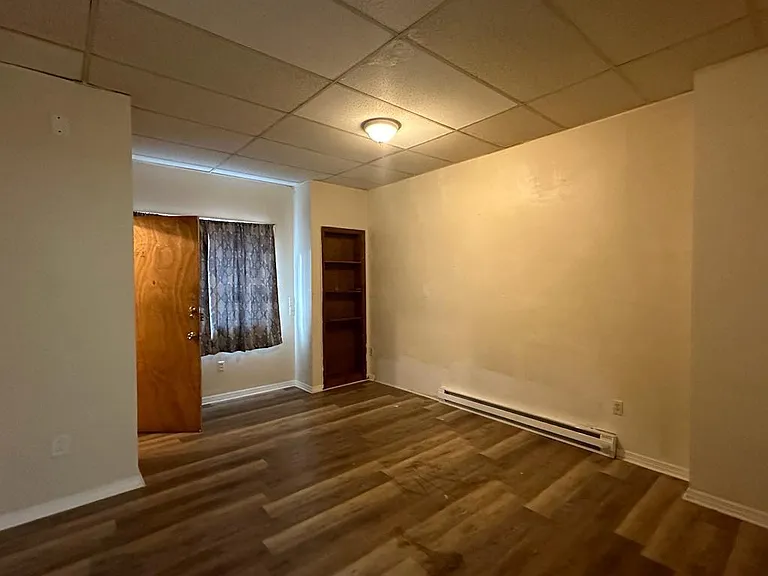 273 S Leonard St #1 — Photo 4
