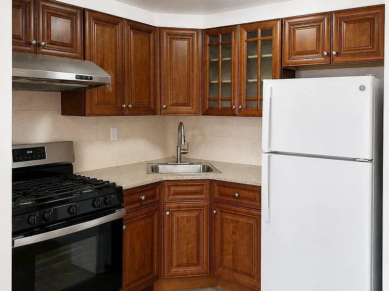 42 Three College Point Blvd #3F — Photo 2