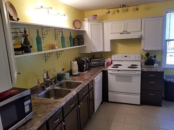 4th image of 123 McQuarry St