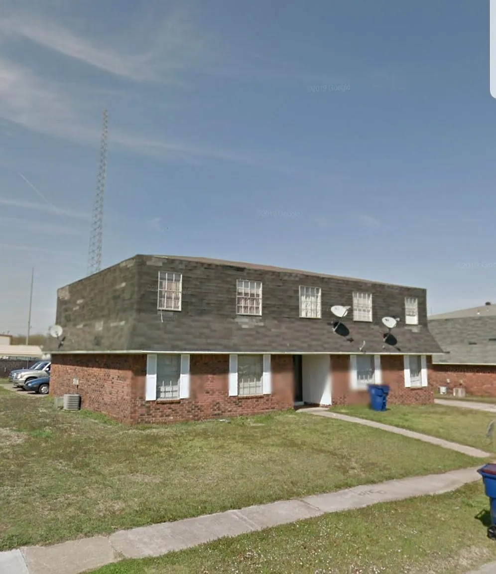 2 bed, $700 — Photo 1