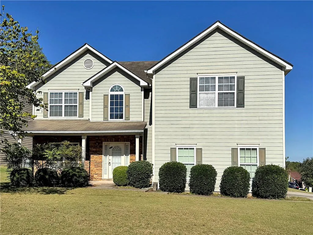 4 bed, 2.5 bath, 2410 sqft, $2,600 — Photo 1