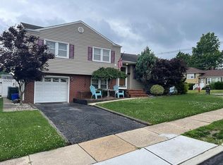 17 Lambert St, Woodbridge, NJ 07095