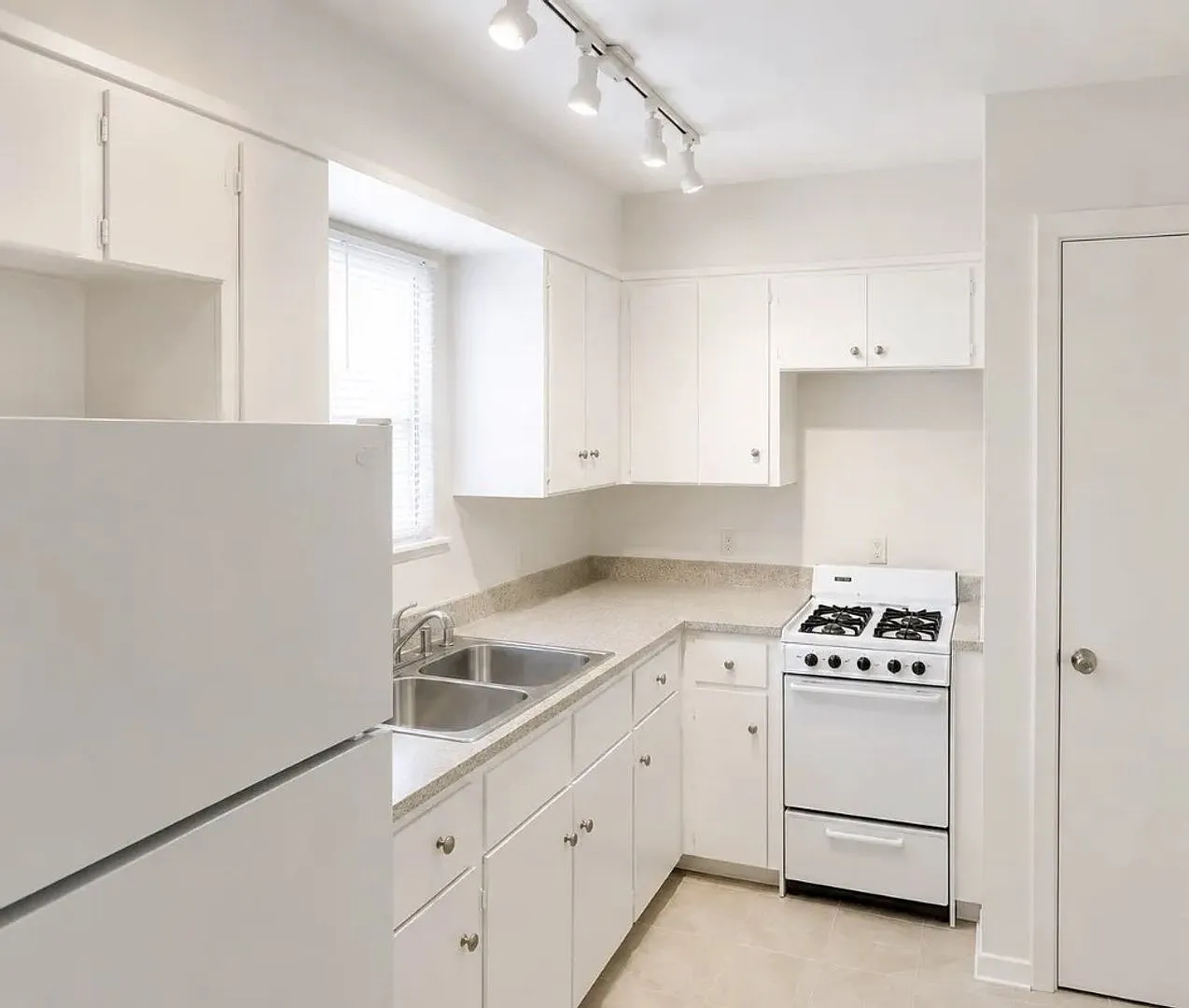 1100 Blanco Street — Photo 1