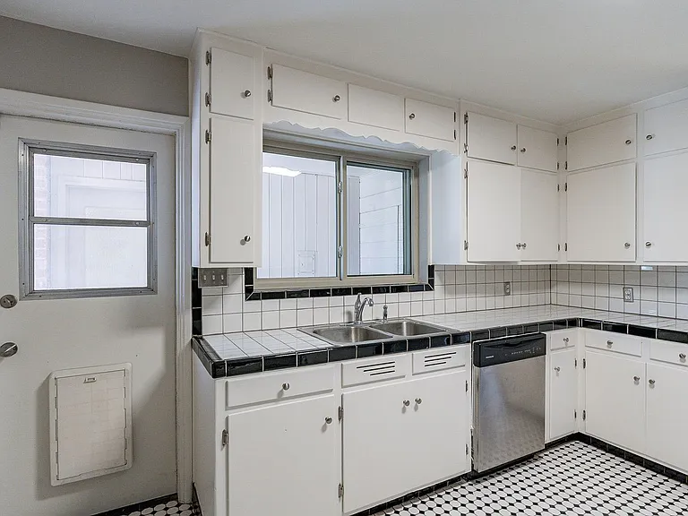 102 N Avenida Carolina — Photo 9
