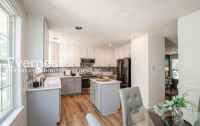 3 bed, 2.0 bath, 1280 sqft, $2,700 — Photo 2