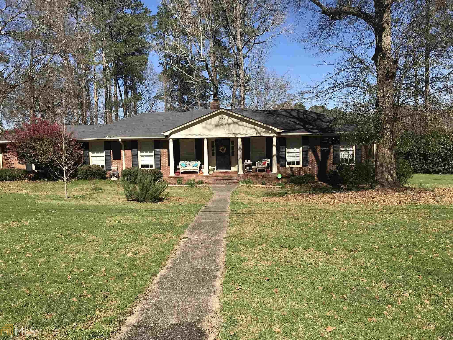 661 Laura Dr photo 1