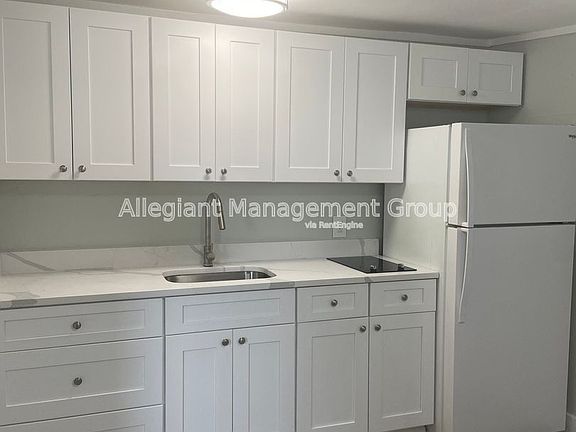 3rd image of 228 N Beaumont Ave #6