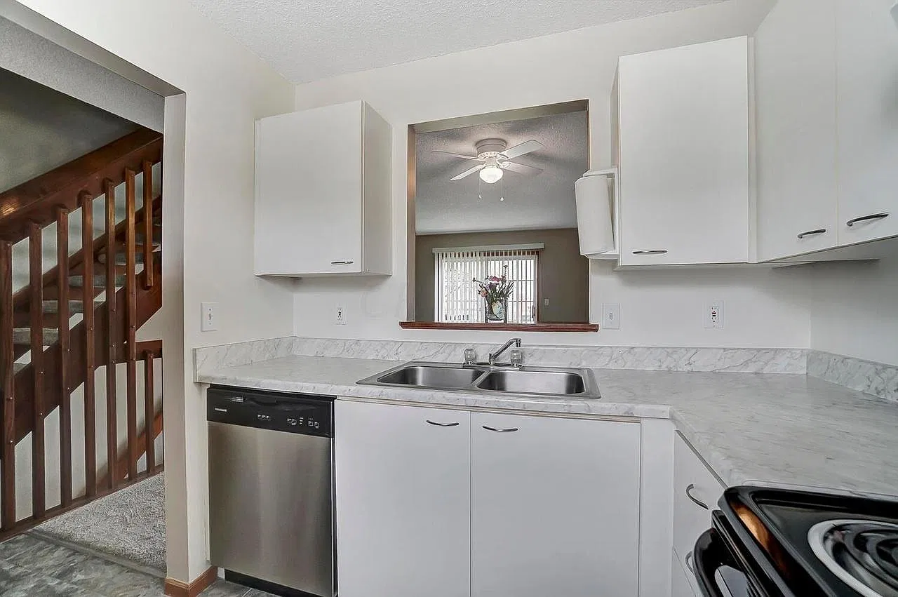2 bed, 832 sqft, $1,675 — Photo 4