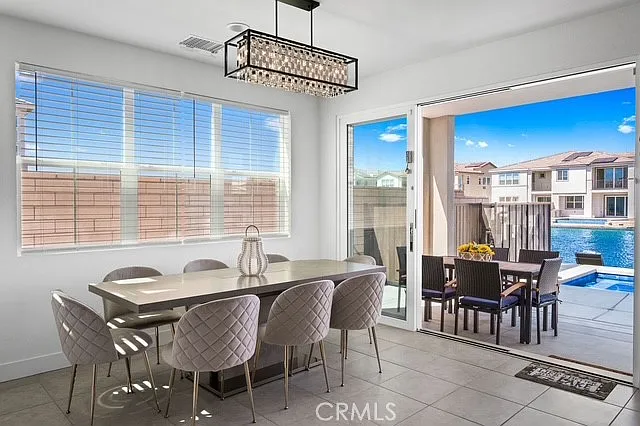 4 bed, 4.5 bath, 2697 sqft, $5,900 — Photo 3