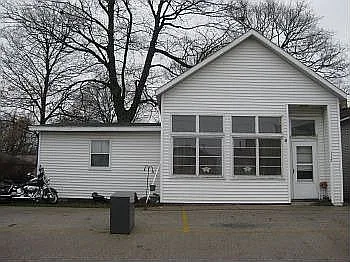 112 E Holden St photo 1