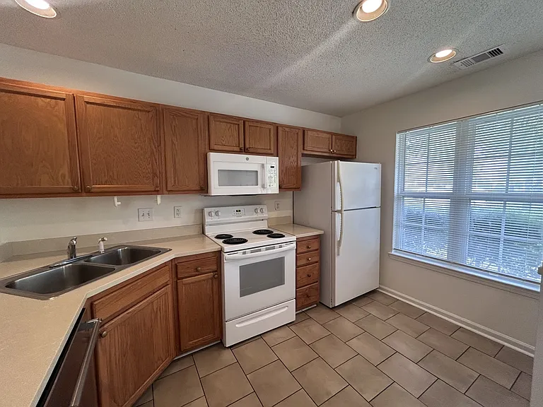 957 Pendant Cir — Photo 6