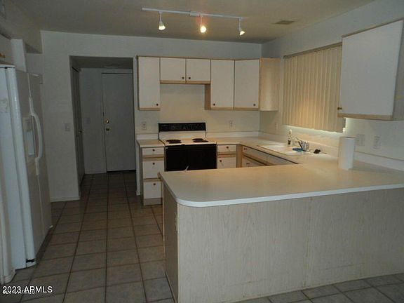 4th image of 7946 W Paradise Dr