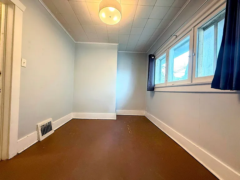 409 S University St — Photo 3
