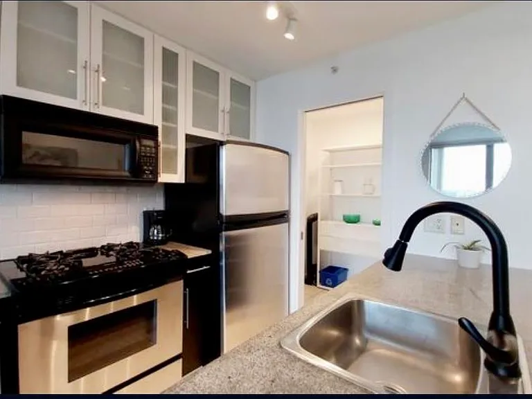 1225 Richards St #1905 — Photo 6