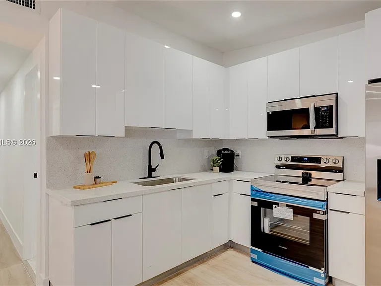 2736 NW 21st Ave — Photo 30