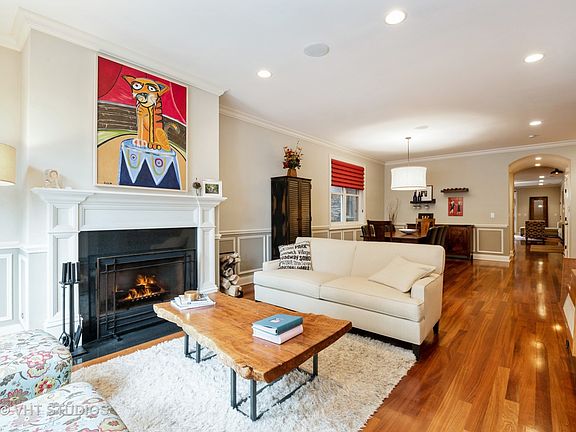 3rd image of 850 W Aldine Ave #1