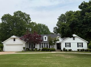 82 Country Club Cir, Searcy, AR 72143