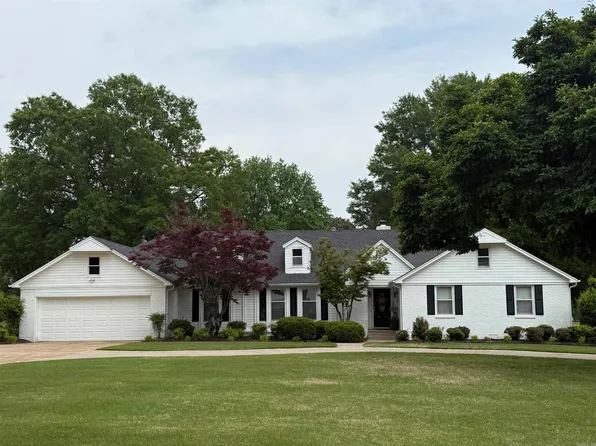 82 Country Club Cir, Searcy, AR 72143