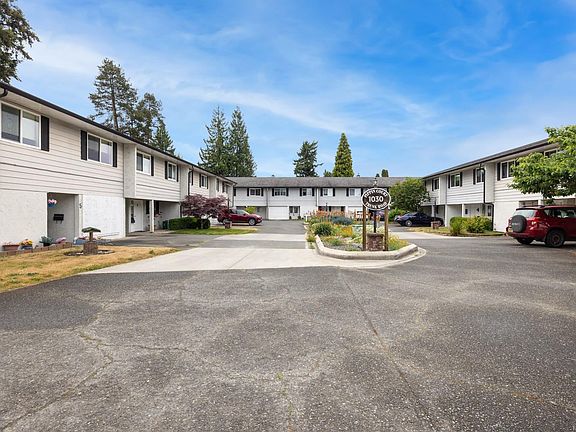 4th image of 1030 Trunk Rd #12