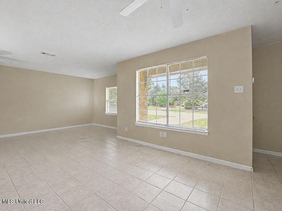3rd image of 1800 Timberlane Rd
