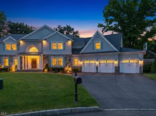 2 Weimer Ct, Allendale Boro, NJ 07401
