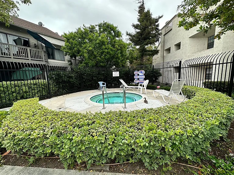 10551 Lakeside Dr S — Photo 48