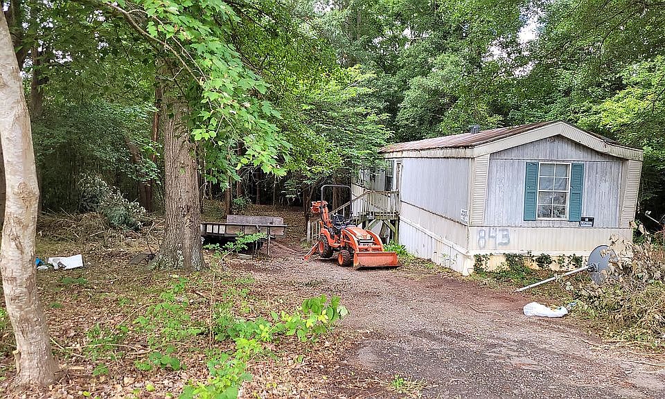 2nd image of 843 Archie St