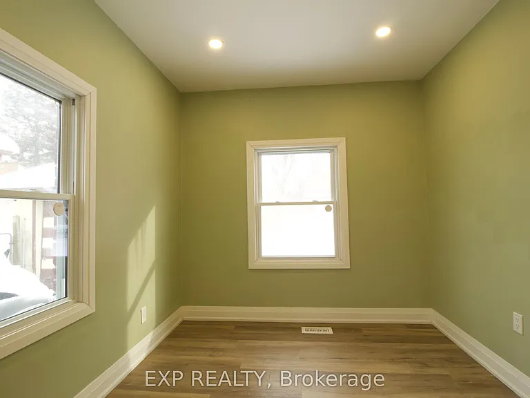 1243 Langmuir Ave #MAIN FLOOR — Photo 9
