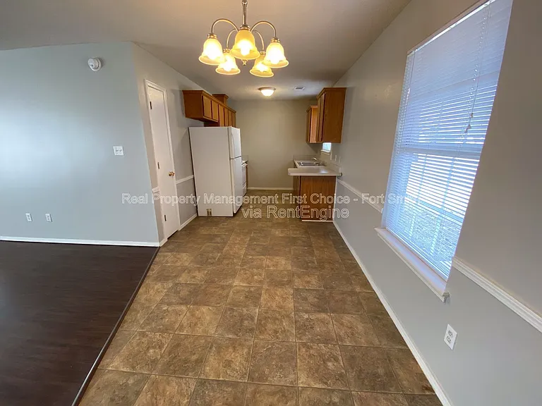 1911 Whippoorwill Dr — Photo 4