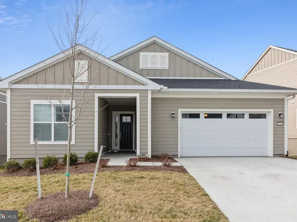 214 Milkweed Dr, Lake Frederick, VA 22630