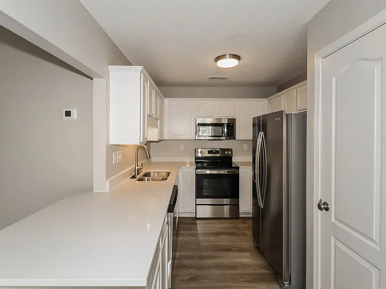 9137 Cinderhill Cv E — Photo 8