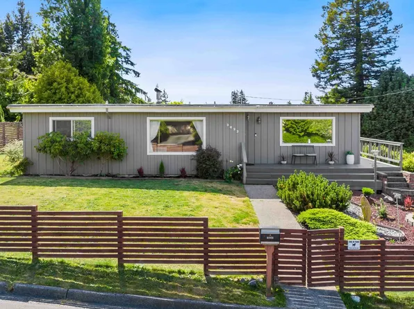 3622 Chester St, North Bend, OR 97459