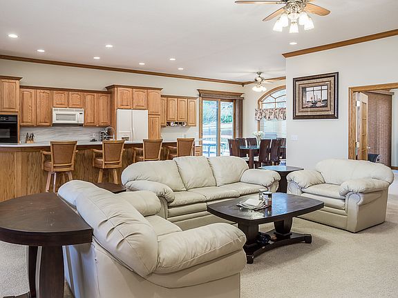 3rd image of 7642 Ashley Cir