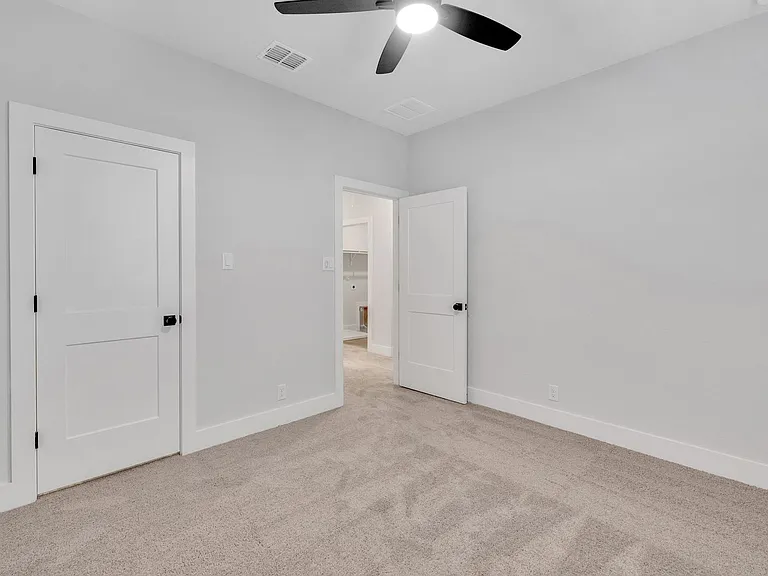 13615 Giovannis Gdn — Photo 23