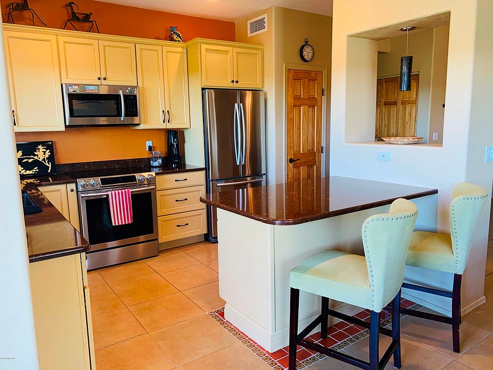 Kitchen with island